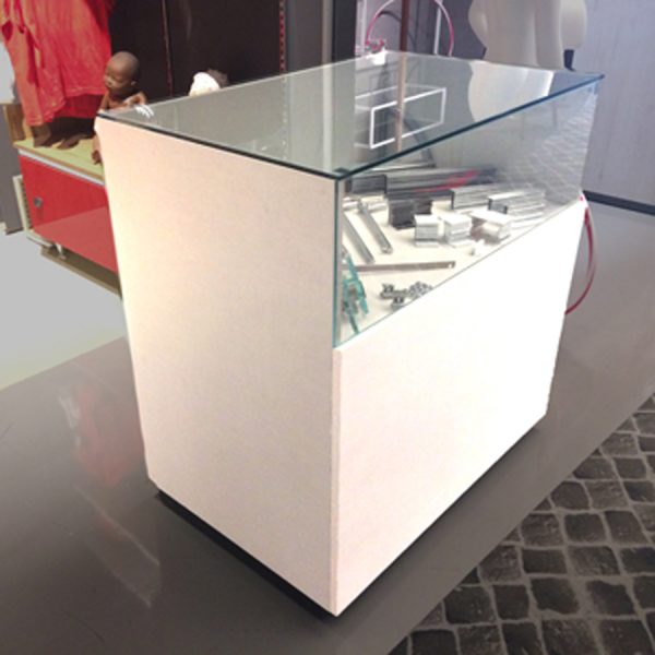 Banco Showcases con teca alta